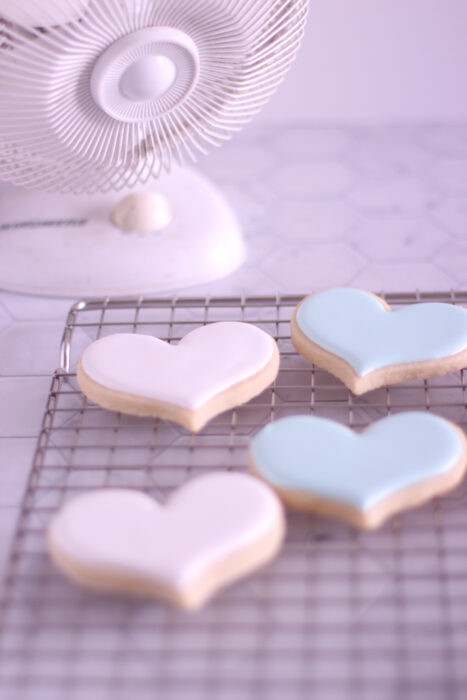 fan drying royal icing cookies