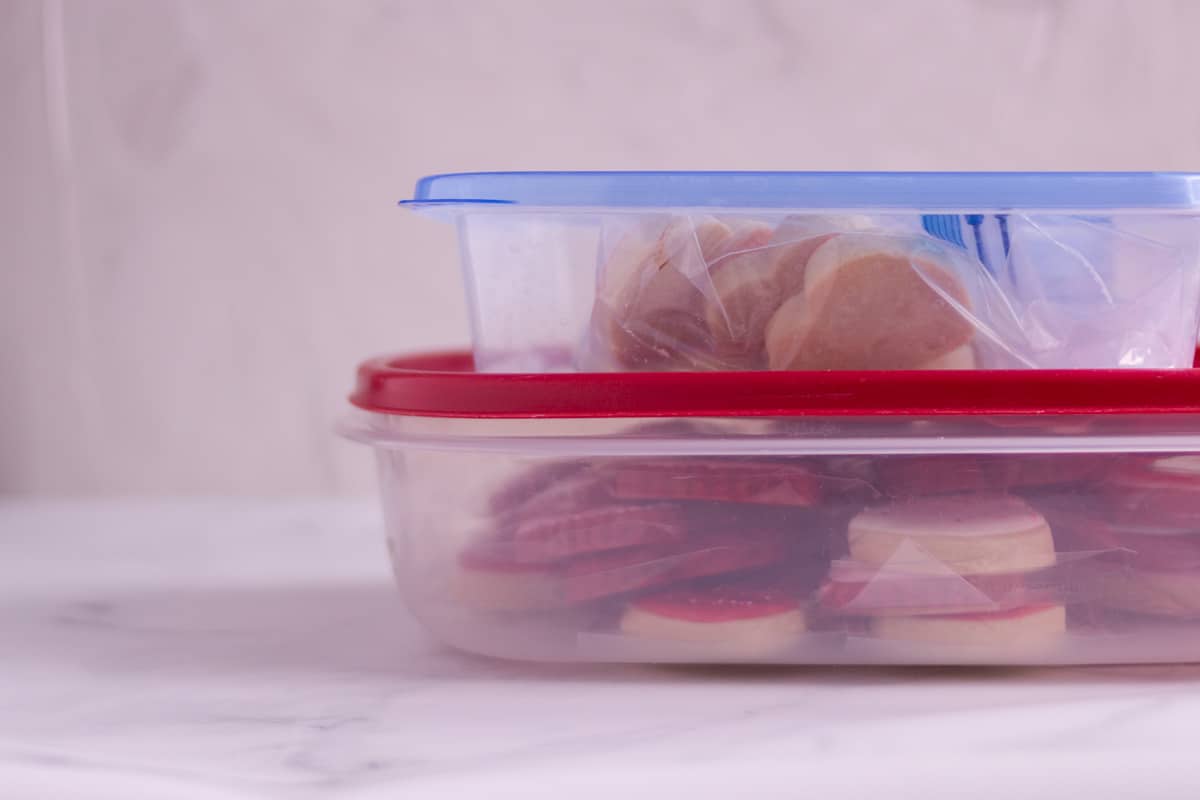 Airtight containers filled with cookies